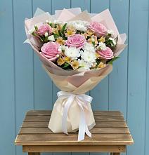 Букет цветов из:  Гвоздики, Орхидеи и Розы #REPLACE_PRED# Афанасово