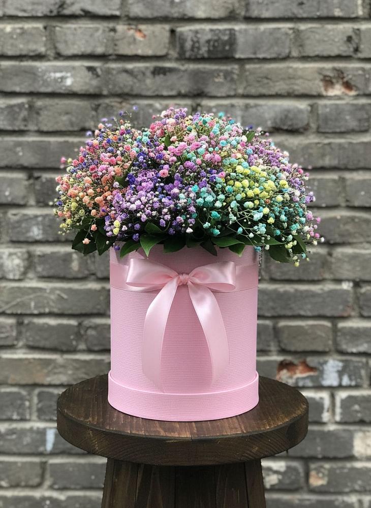 Цветочная композиция из Гипсофила и Розы в шляпной коробке в Афанасово