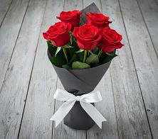 Букет 5 Красных роз Эдлесс Лав в Афанасово