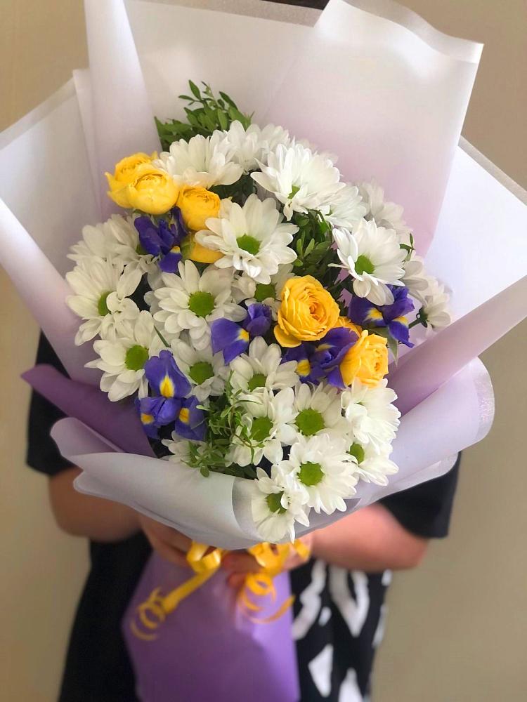 Букет цветов из: Ирисы, Хризантемы и Розы в Афанасово