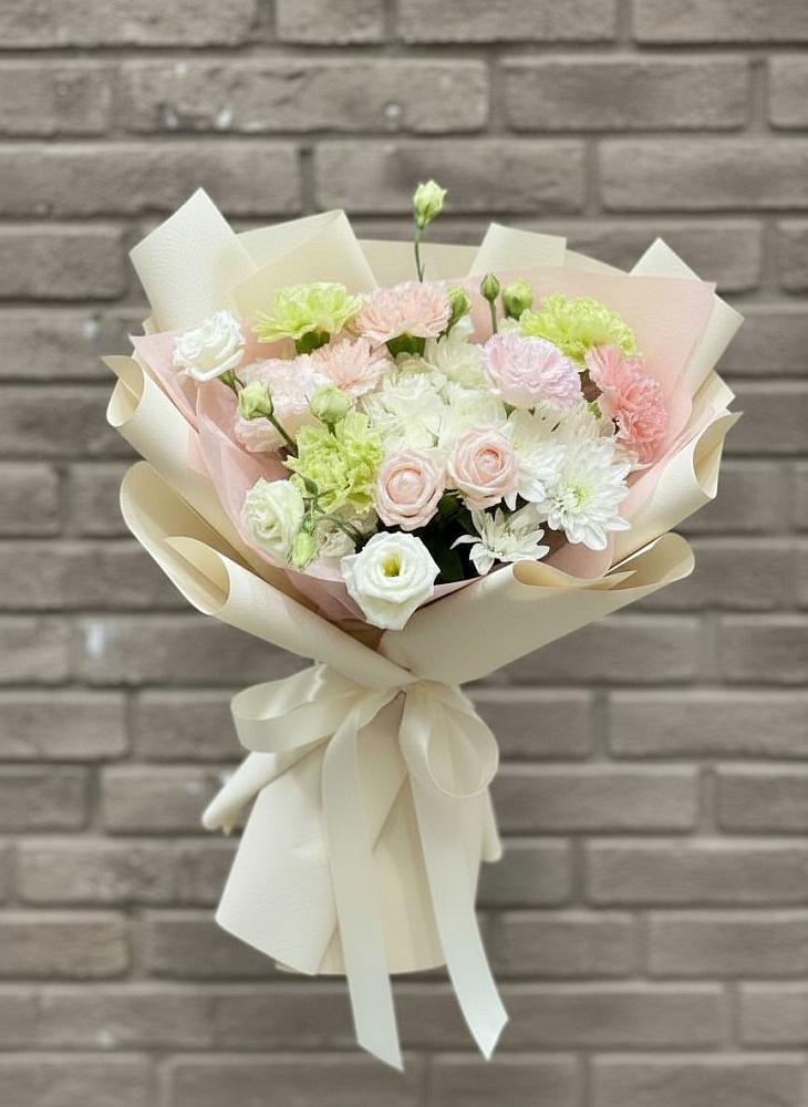 Букет цветов из: Гвоздики, Розы, Лизиантусы и Хризантемы в Афанасово