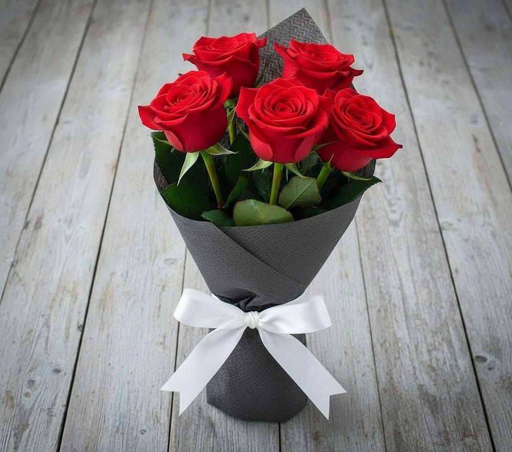 Букет 5 Красных роз Эдлесс Лав в Афанасово