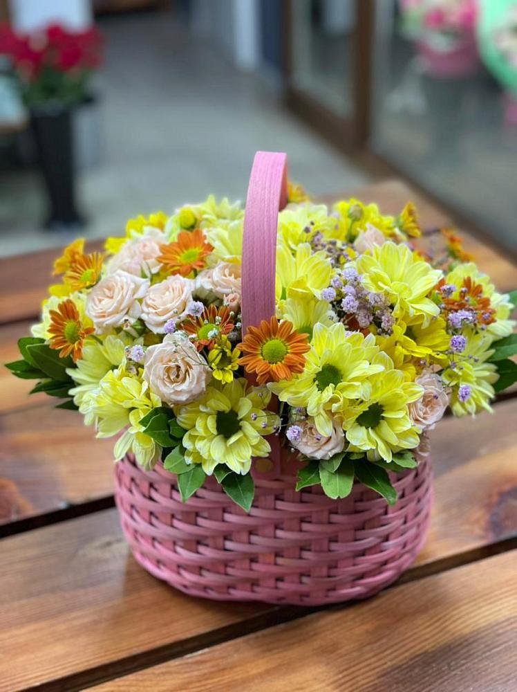 Цветочная композиция из Хризантемы и Розы в корзине в Афанасово