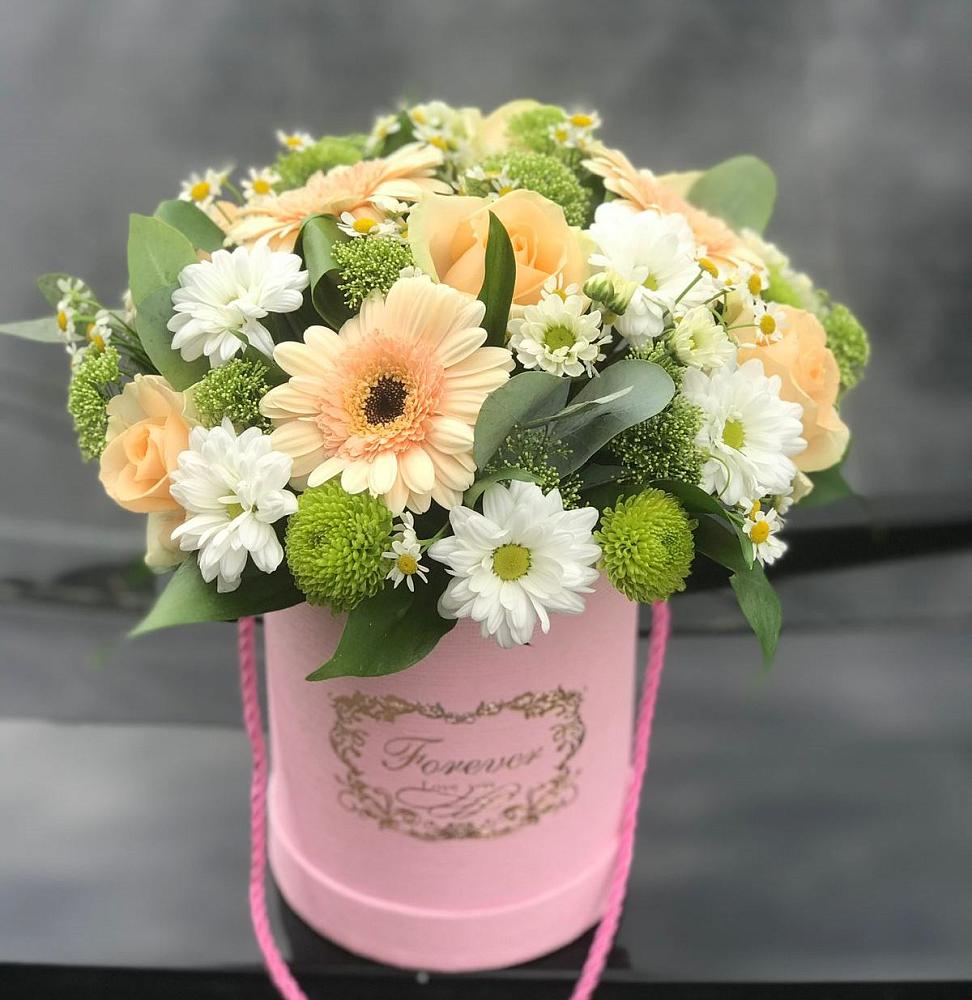 Цветочная композиция из Розы, Герберы и Хризантемы в шляпной коробке в Афанасово