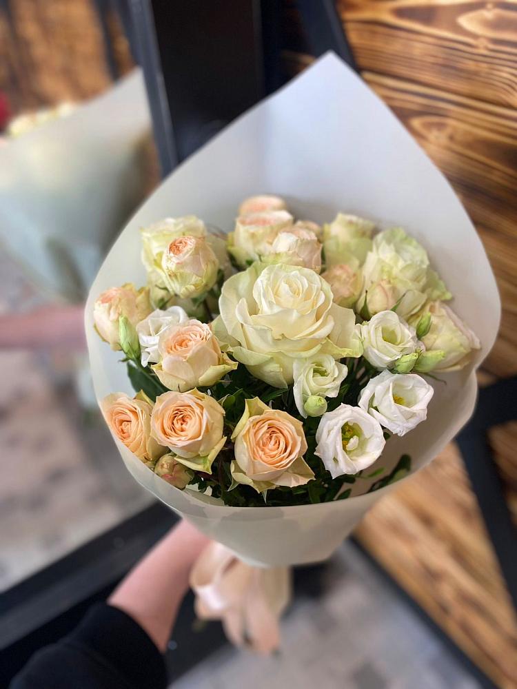 Букет цветов из: Розы и Лизиантусы в Афанасово